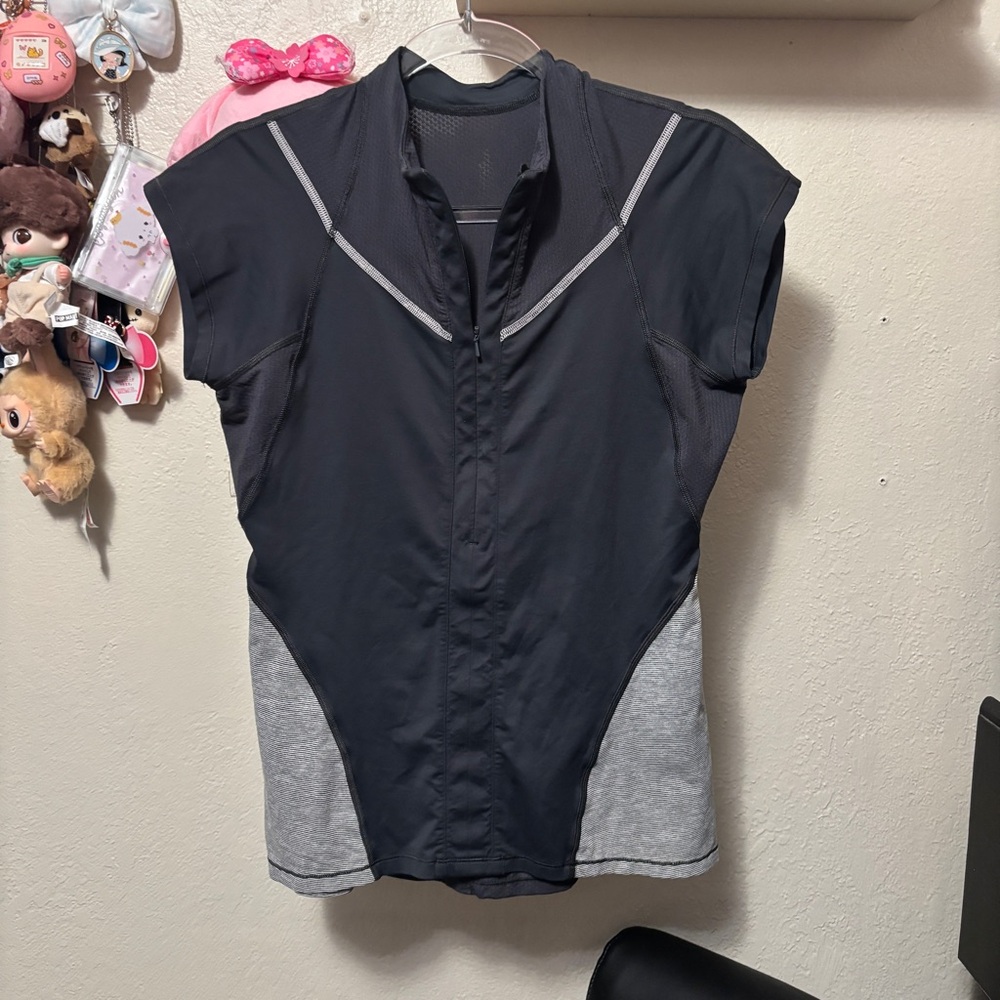 Lululemon Zip Cycling Jersey Top Black Stretch Pockets Womens 10